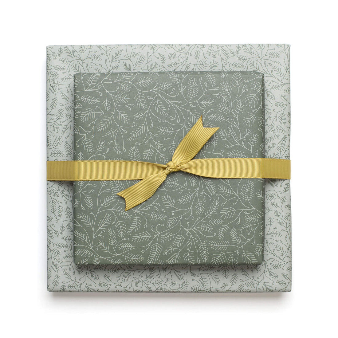 Geschenkpapier "Zweige" in grün und mint Tannenzweig Muster - doppelseitig bedruckt auf 100% Recyclingpapier  von My Pretty Circus | RW-BRA2242-GR