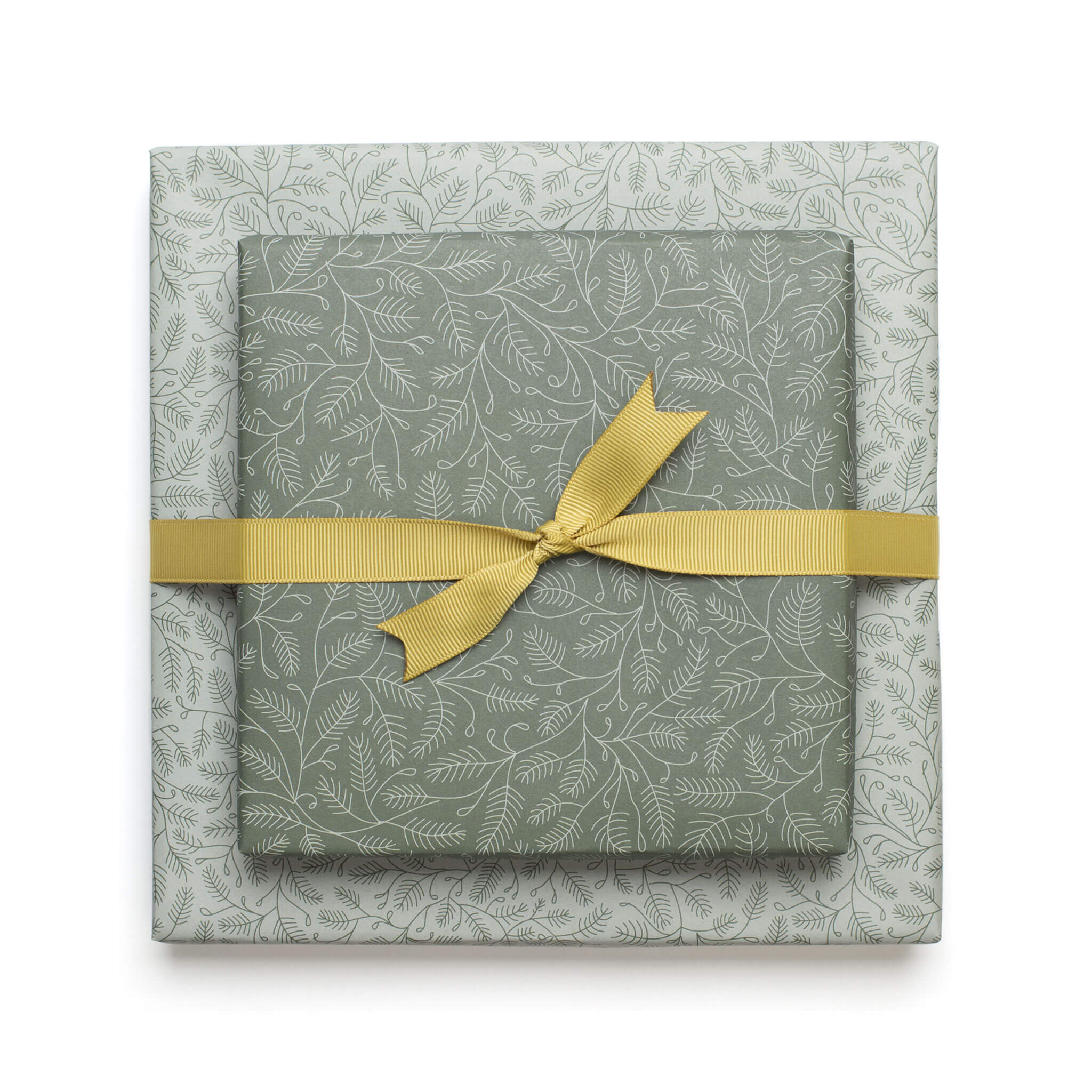 Geschenkpapier &quot;Zweige&quot; in grün und mint Tannenzweig Muster - doppelseitig bedruckt auf 100% Recyclingpapier  von My Pretty Circus | RW-BRA2242-GR