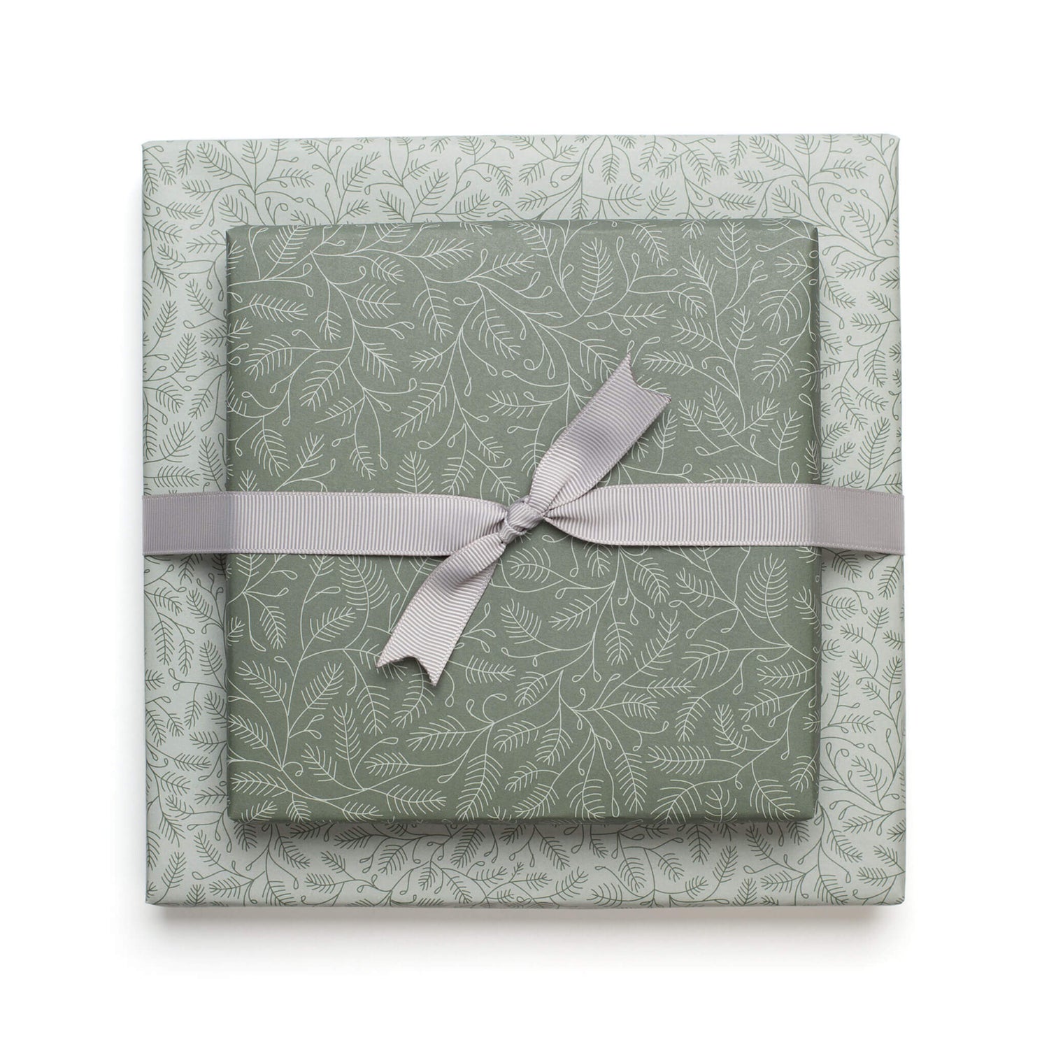 Geschenkpapier &quot;Zweige&quot; in grün und mint Tannenzweig Muster - doppelseitig bedruckt auf 100% Recyclingpapier  von My Pretty Circus | RW-BRA2242-GR