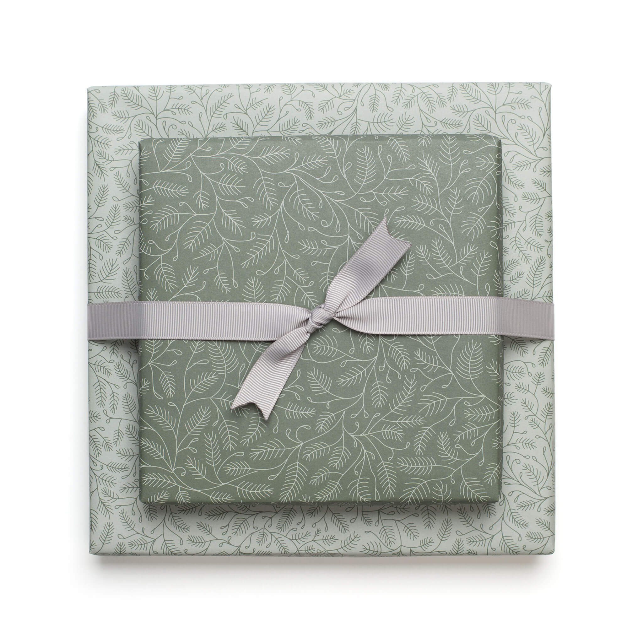 Geschenkpapier &quot;Zweige&quot; in grün und mint Tannenzweig Muster - doppelseitig bedruckt auf 100% Recyclingpapier  von My Pretty Circus | RW-BRA2242-GR