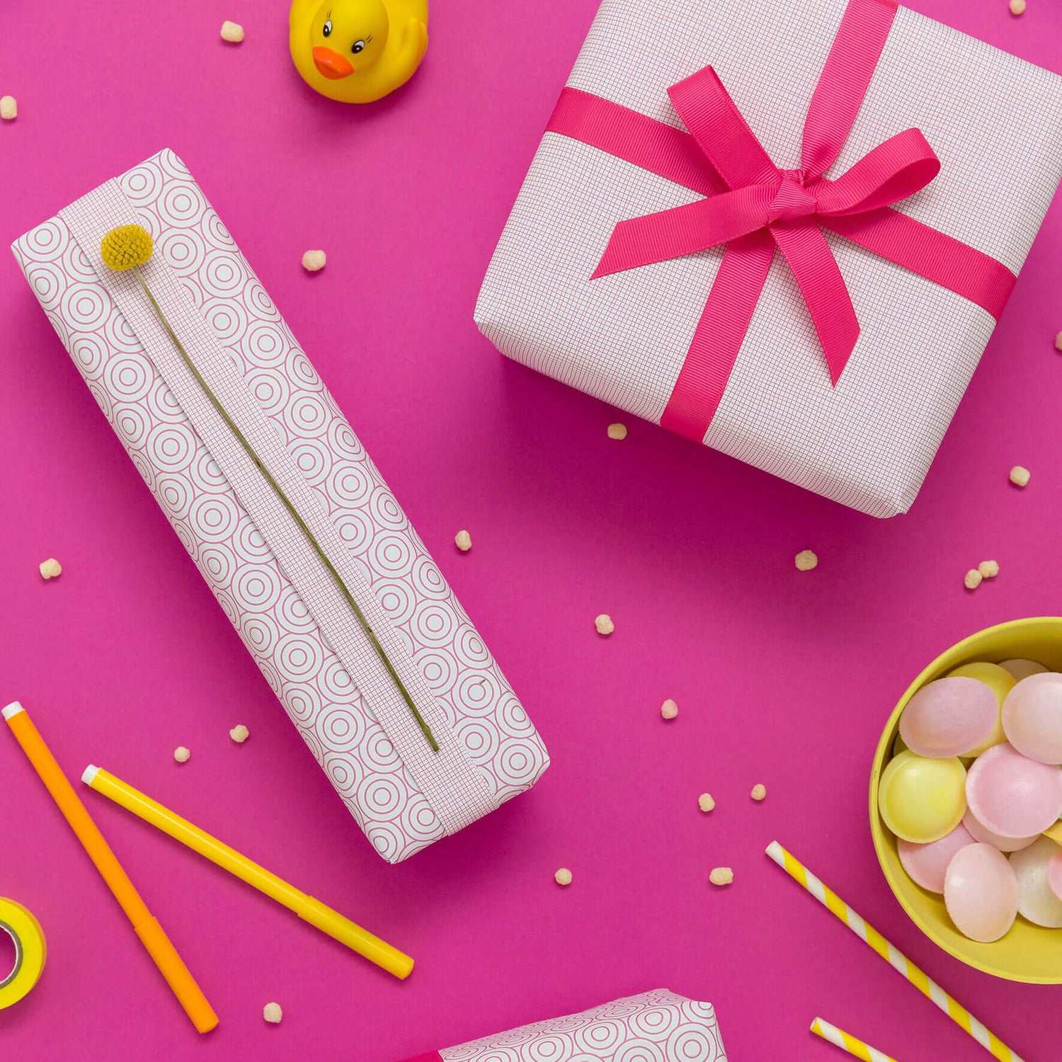 Geschenkpapier &quot;Kreise und Netzmuster&quot; in pink - doppelseitig bedruckt auf 100% Recyclingpapier  von My Pretty Circus | RW-CIR1606-PI