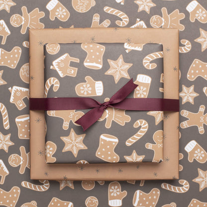 Geschenkpapier &quot;Lebkuchen&quot; mit Lebkuchenmuster in Brauntönen - doppelseitig bedruckt auf 100% Recyclingpapier  von My Pretty Circus | RW-GIN2244-BE