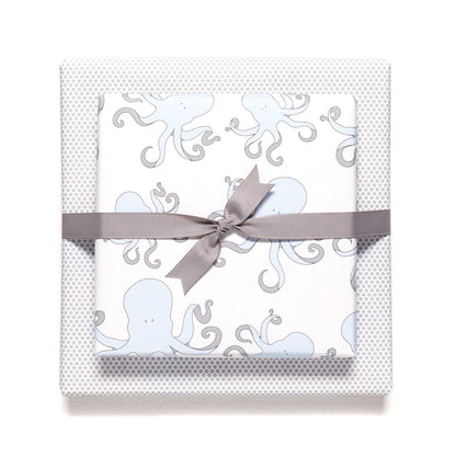 Geschenkpapier &quot;Krake&quot; und Sterne in weiß und blau - doppelseitig bedruckt auf 100% Recyclingpapier  von My Pretty Circus | RW-OCT1611-WH
