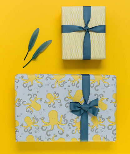 Geschenkpapier &quot;Krake&quot; und Sterne in gelb und blau - doppelseitig bedruckt auf 100% Recyclingpapier  von My Pretty Circus | RW-OCT1612-LB