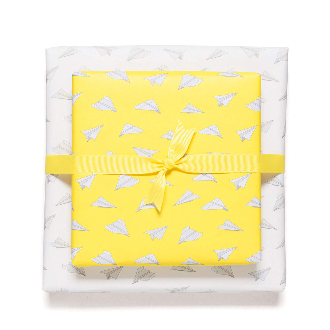 Geschenkpapier "Papierflieger" in gelb und weiß - doppelseitig bedruckt auf 100% Recyclingpapier  von My Pretty Circus | RW-PAP1608-YE