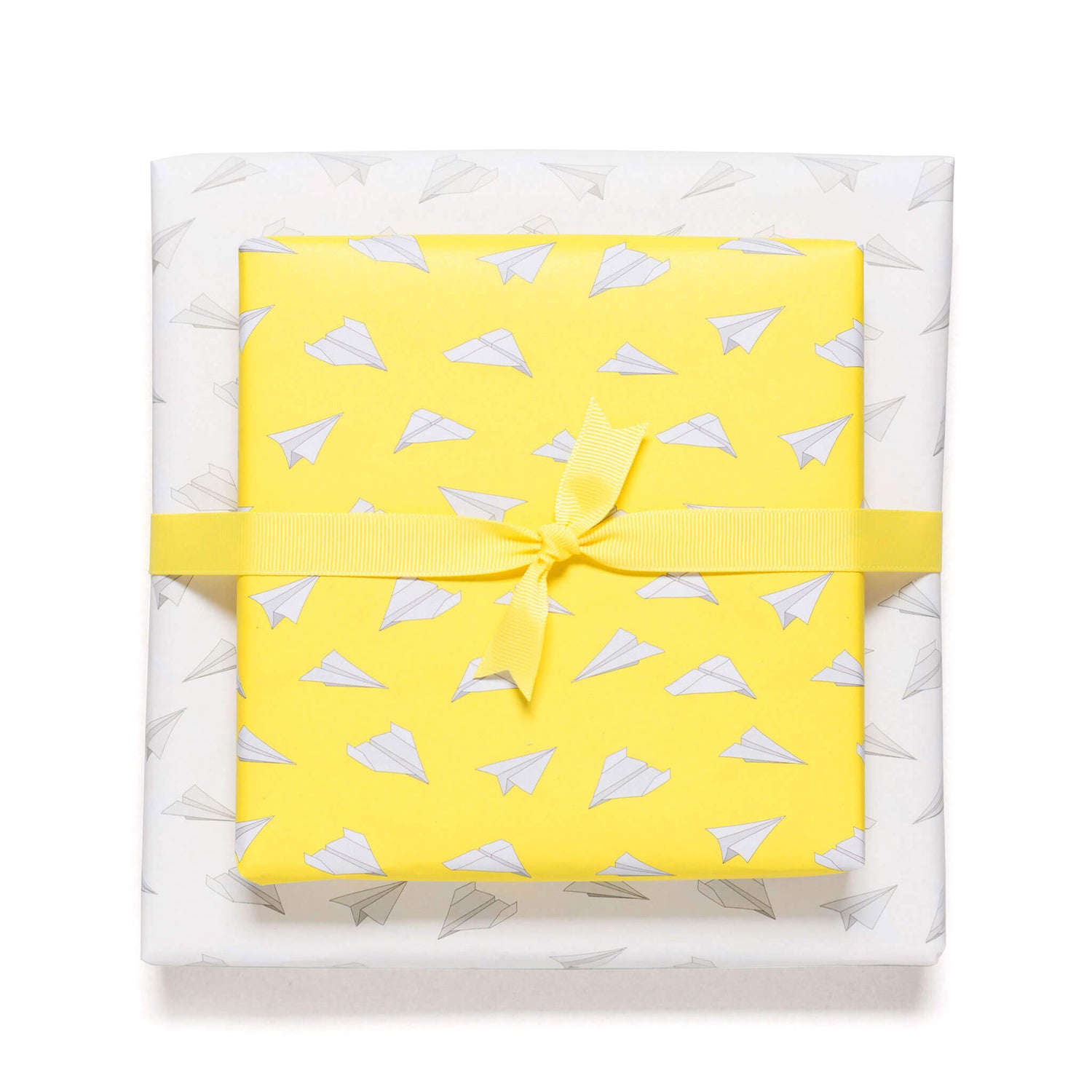 Geschenkpapier &quot;Papierflieger&quot; in gelb und weiß - doppelseitig bedruckt auf 100% Recyclingpapier  von My Pretty Circus | RW-PAP1608-YE