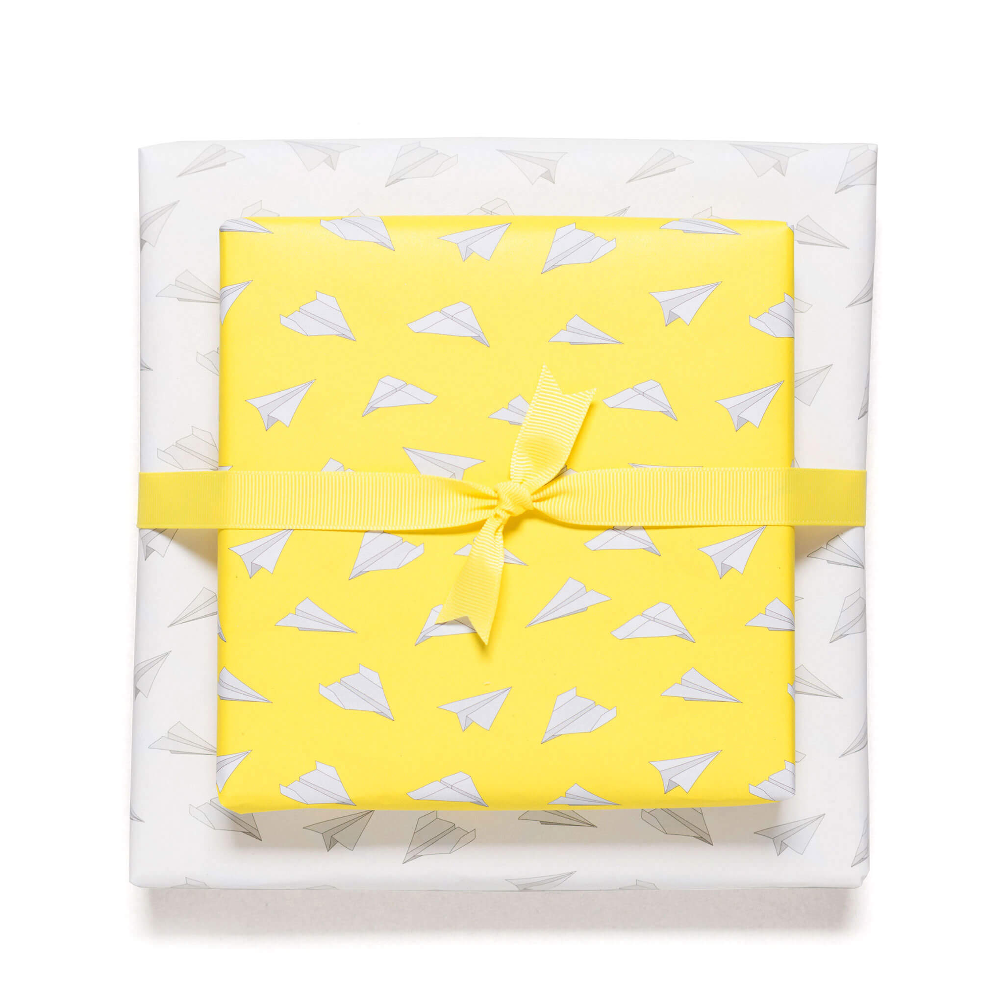 Geschenkpapier &quot;Papierflieger&quot; in gelb und weiß - doppelseitig bedruckt auf 100% Recyclingpapier  von My Pretty Circus | RW-PAP1608-YE