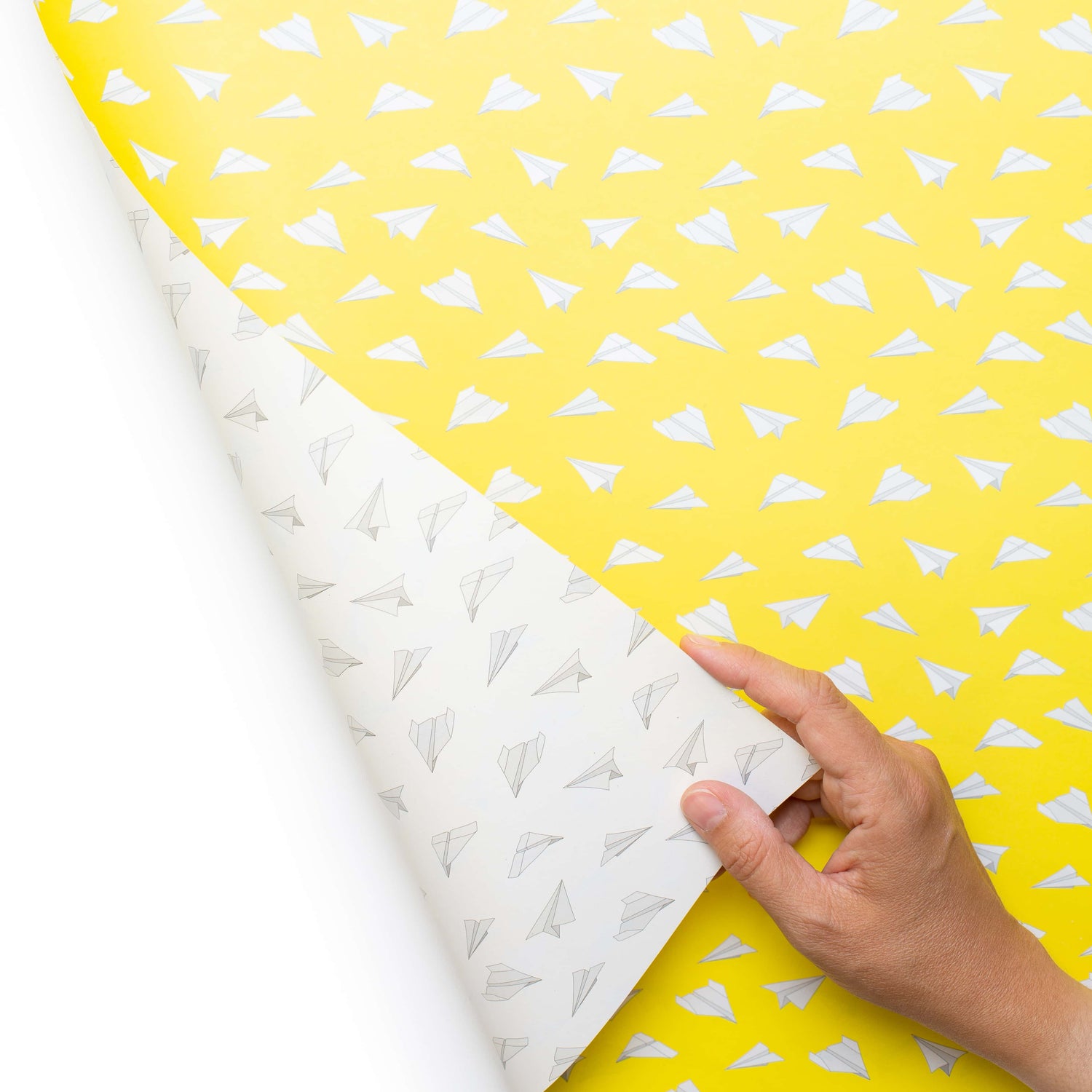 Geschenkpapier &quot;Papierflieger&quot; in gelb und weiß - doppelseitig bedruckt auf 100% Recyclingpapier  von My Pretty Circus | RW-PAP1608-YE