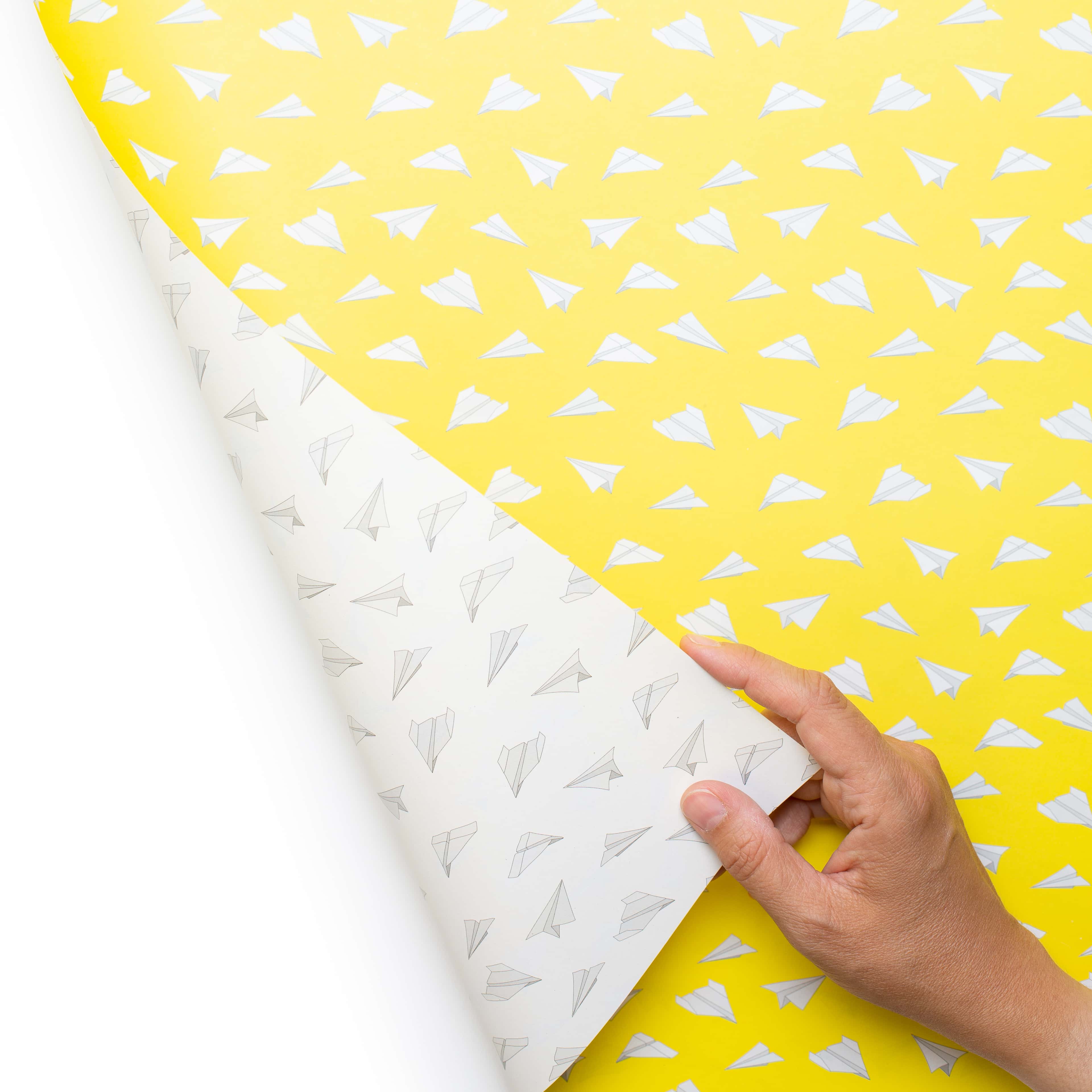 Geschenkpapier &quot;Papierflieger&quot; in gelb und weiß - doppelseitig bedruckt auf 100% Recyclingpapier  von My Pretty Circus | RW-PAP1608-YE