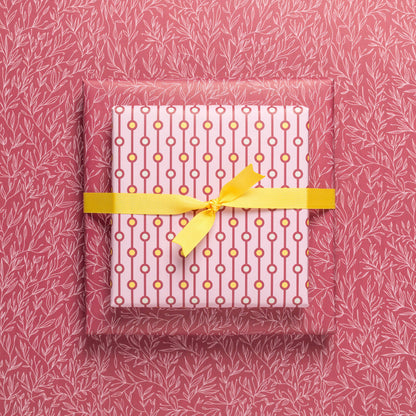 Geschenkpapier &quot;Perlen&quot; und Pflanzen in rosa und weinrot - doppelseitig bedruckt auf 100% Recyclingpapier  von My Pretty Circus | RW-PEA1925-DR