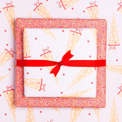 Geschenkpapier &quot;Schultüte&quot; und Zuckerperlen in rot - doppelseitig bedruckt auf 100% Recyclingpapier  von My Pretty Circus | RW-SCH2034-RE