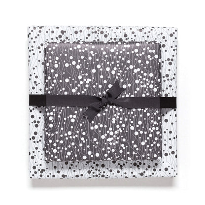 Geschenkpapier &quot;Dornen&quot; in schwarz und weiß - doppelseitig bedruckt auf 100% Recyclingpapier  von My Pretty Circus | RW-THO1605-BK