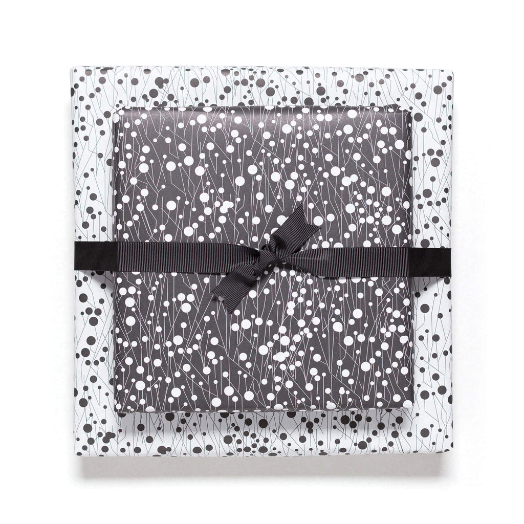 Geschenkpapier "Dornen" in schwarz und weiß - doppelseitig bedruckt auf 100% Recyclingpapier  von My Pretty Circus | RW-THO1605-BK