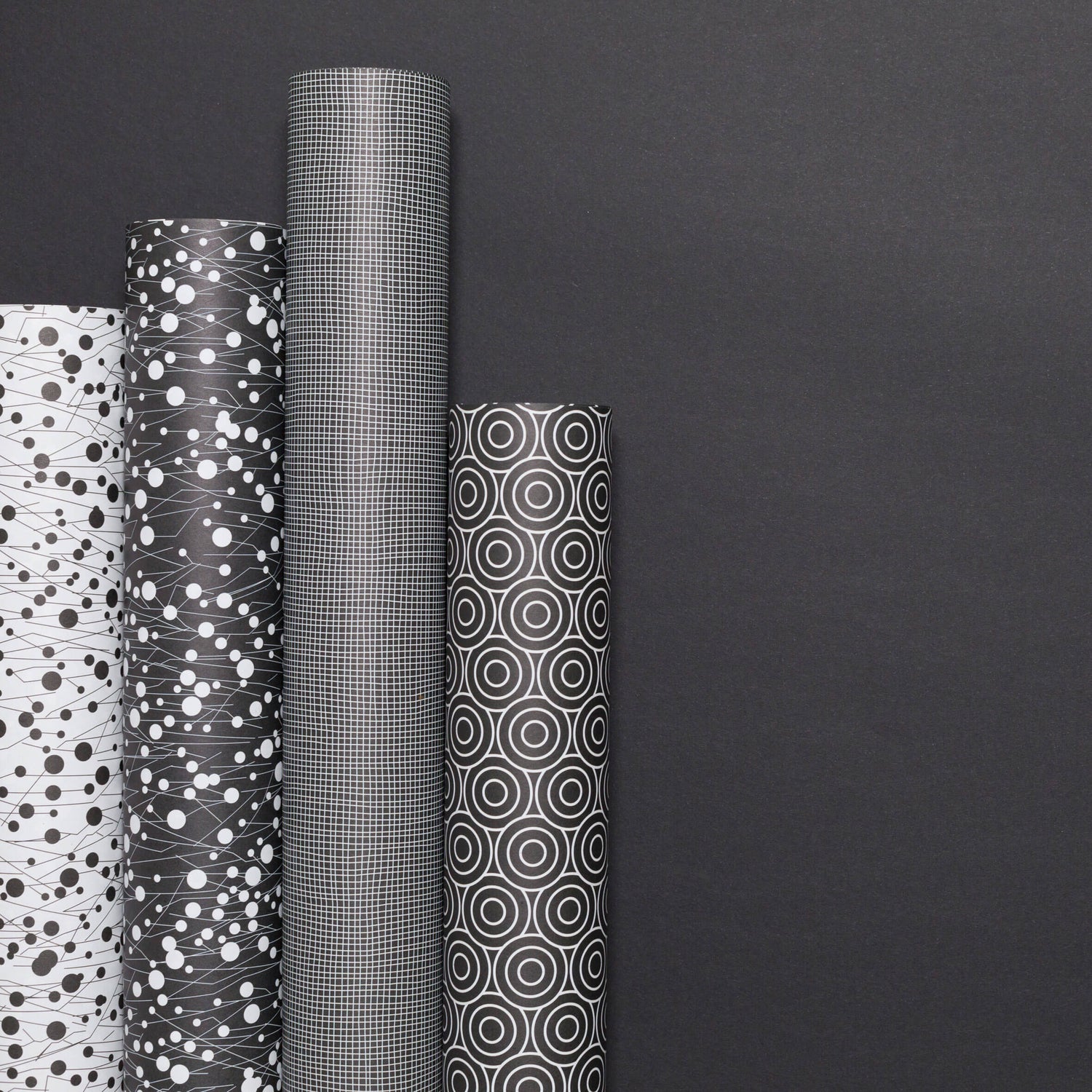 Geschenkpapier &quot;Dornen&quot; in schwarz und weiß - doppelseitig bedruckt auf 100% Recyclingpapier  von My Pretty Circus | RW-THO1605-BK