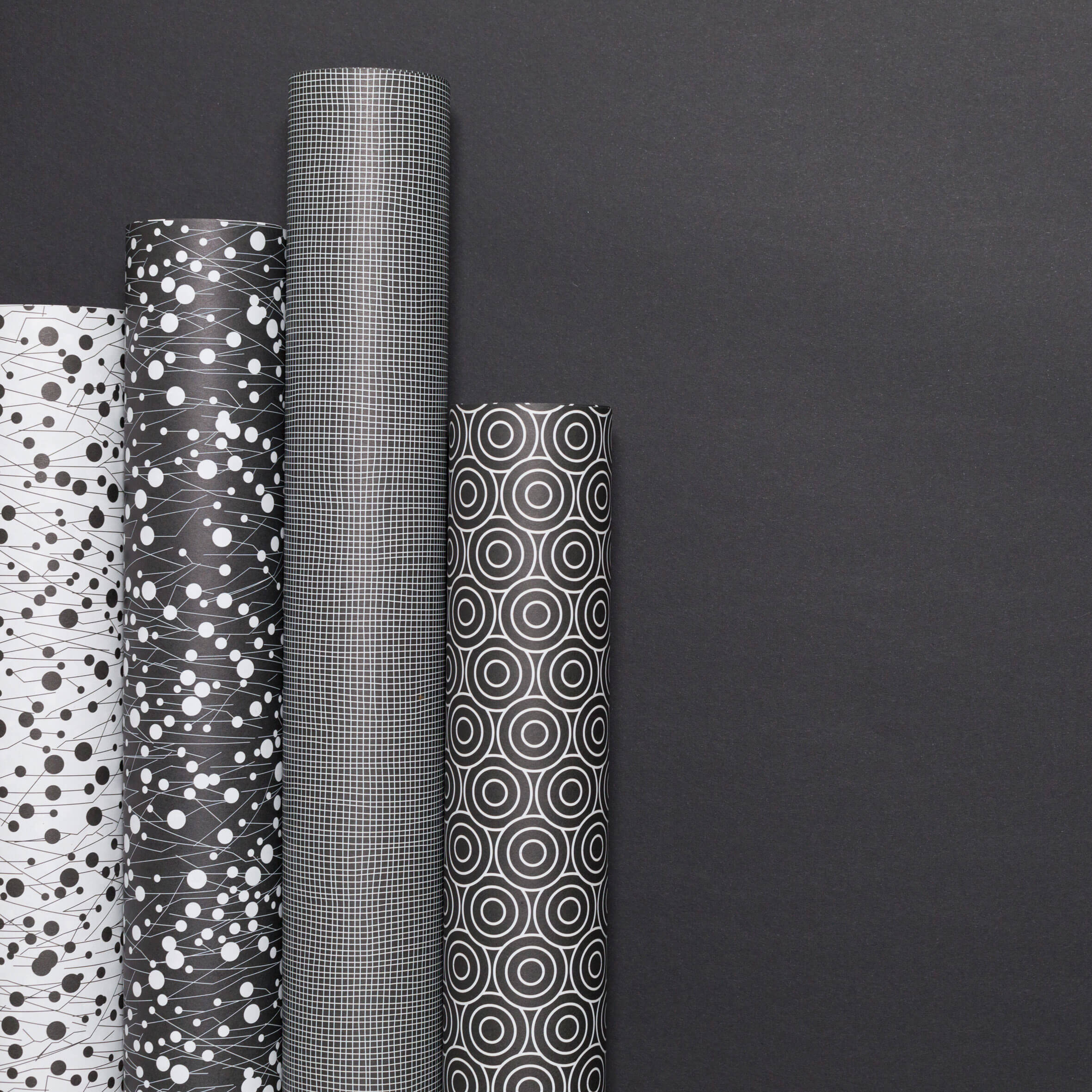 Geschenkpapier &quot;Dornen&quot; in schwarz und weiß - doppelseitig bedruckt auf 100% Recyclingpapier  von My Pretty Circus | RW-THO1605-BK