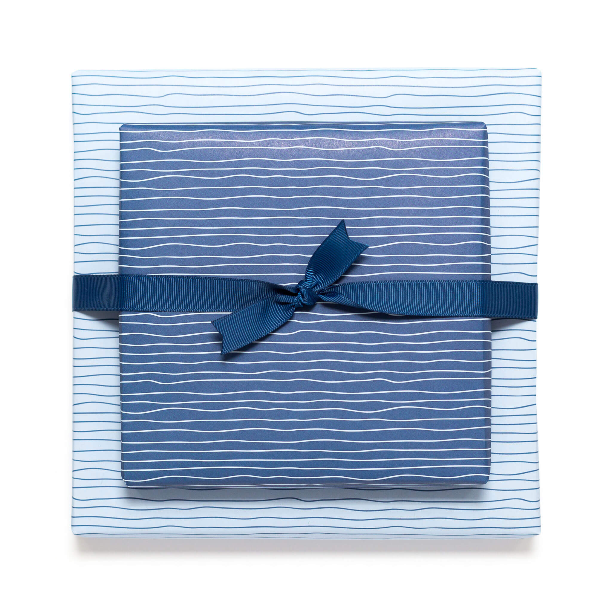 Geschenkpapier &quot;Wasser&quot; in hellblau und blau - doppelseitig bedruckt auf 100% Recyclingpapier  von My Pretty Circus | RW-WAT1824-BL