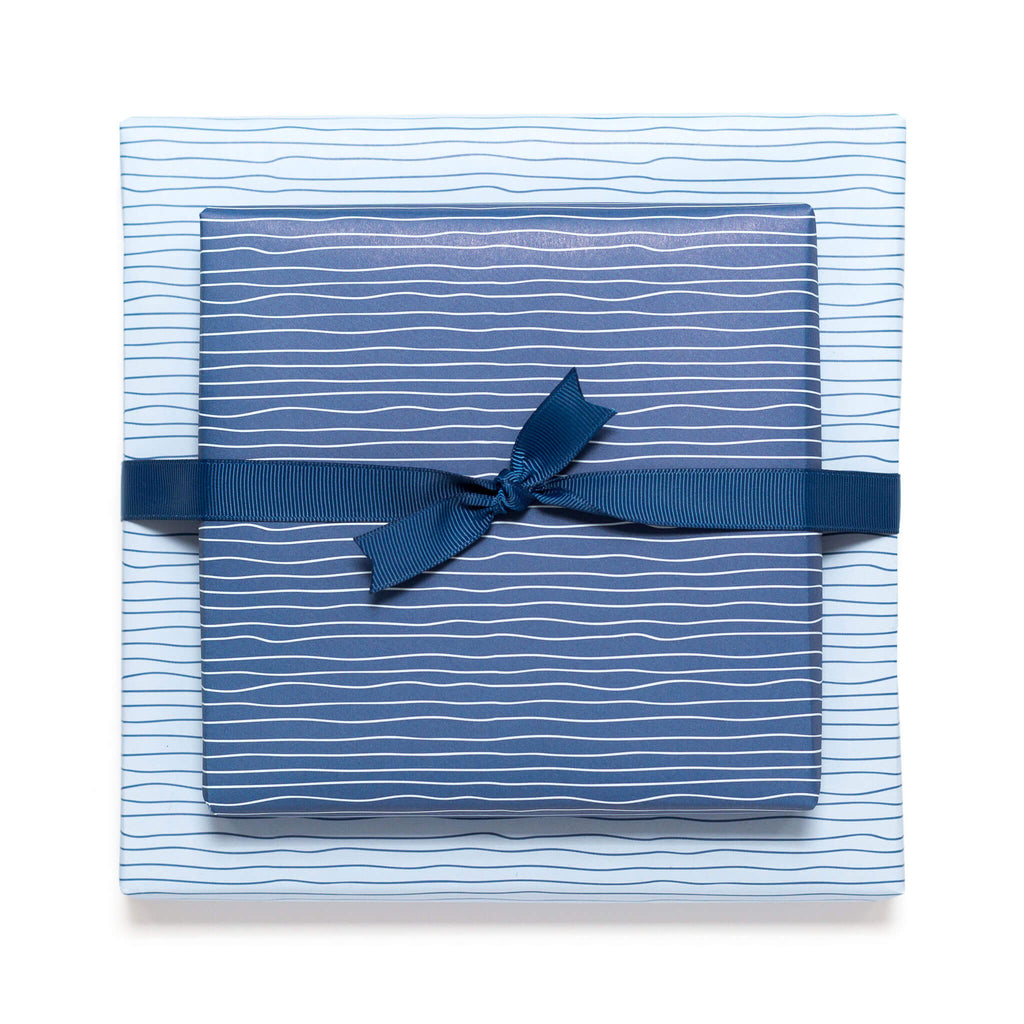 Geschenkpapier "Wasser" in hellblau und blau - doppelseitig bedruckt auf 100% Recyclingpapier  von My Pretty Circus | RW-WAT1824-BL