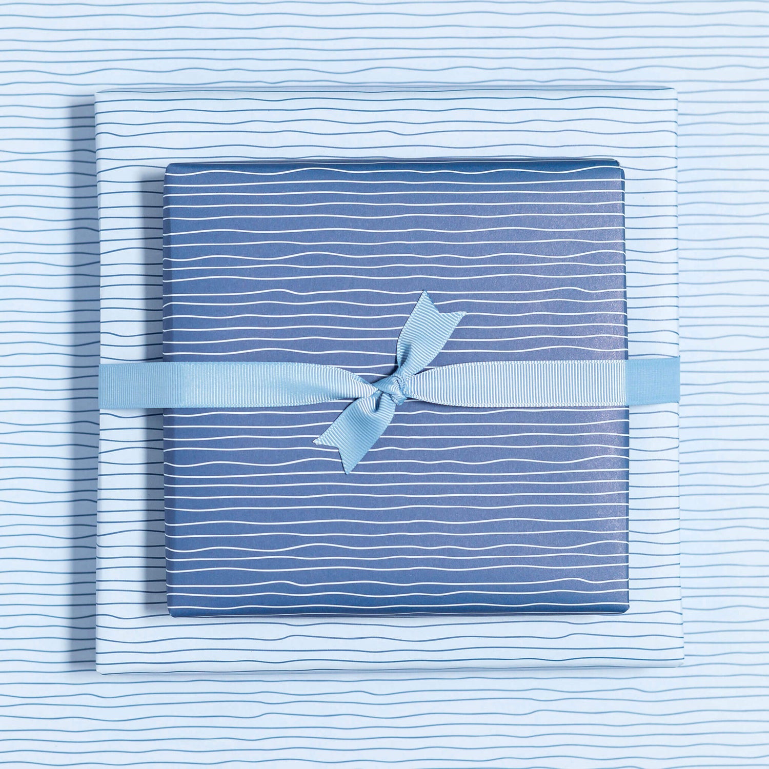 Geschenkpapier &quot;Wasser&quot; in hellblau und blau - doppelseitig bedruckt auf 100% Recyclingpapier  von My Pretty Circus | RW-WAT1824-BL