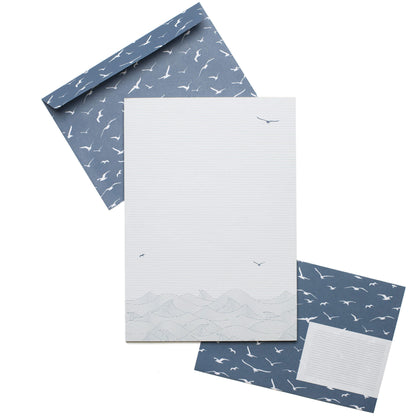 Briefpapier Set &quot;Möwen&quot; - 25 Blatt in DIN A5 mit maritimen Motiv und 10 Briefumschlägen mit Möwenmuster sowie Etiketten zum Beschriften von My Pretty Circus | LE-BIR2201-BL