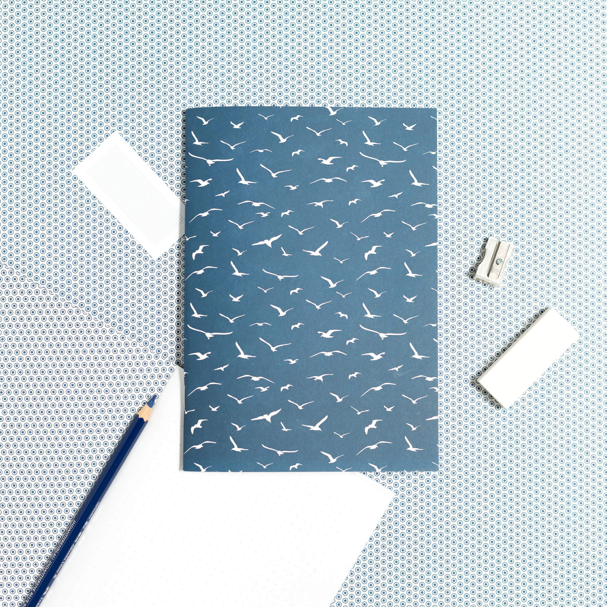 Notizheft &quot;Möwen&quot; - Notizbuch in DIN A5 mit maritimem blauem Möwen Motiv - Recyclingpapier von My Pretty Circus | NB-BIR1801-PT