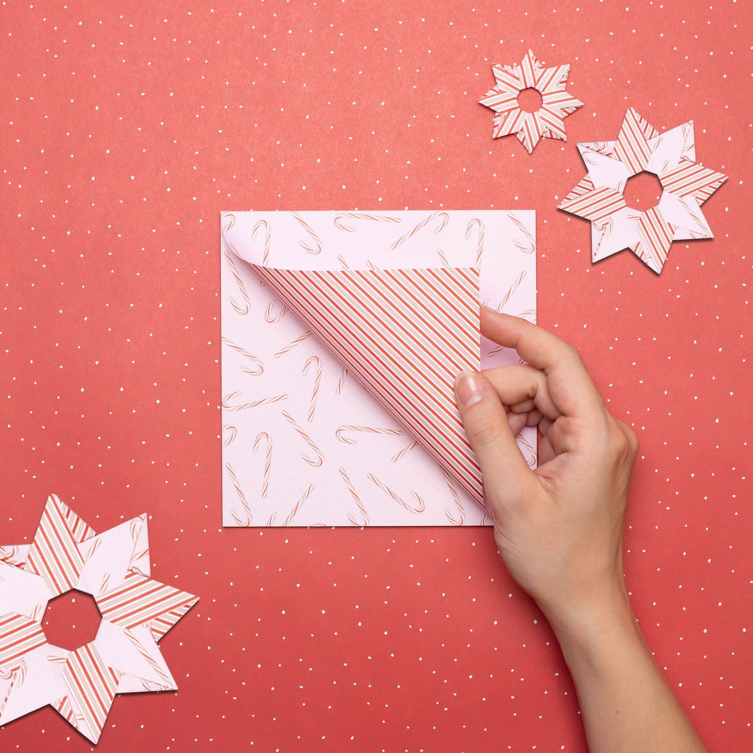Origami Papier &quot;Zuckerstangen&quot; -  25 Blatt doppelseitiges Faltpapier mit rosa rotem Candy Cane Muster aus 15x15cm Recyclingpapier-OR-CAN2106-RO | My Pretty Circus