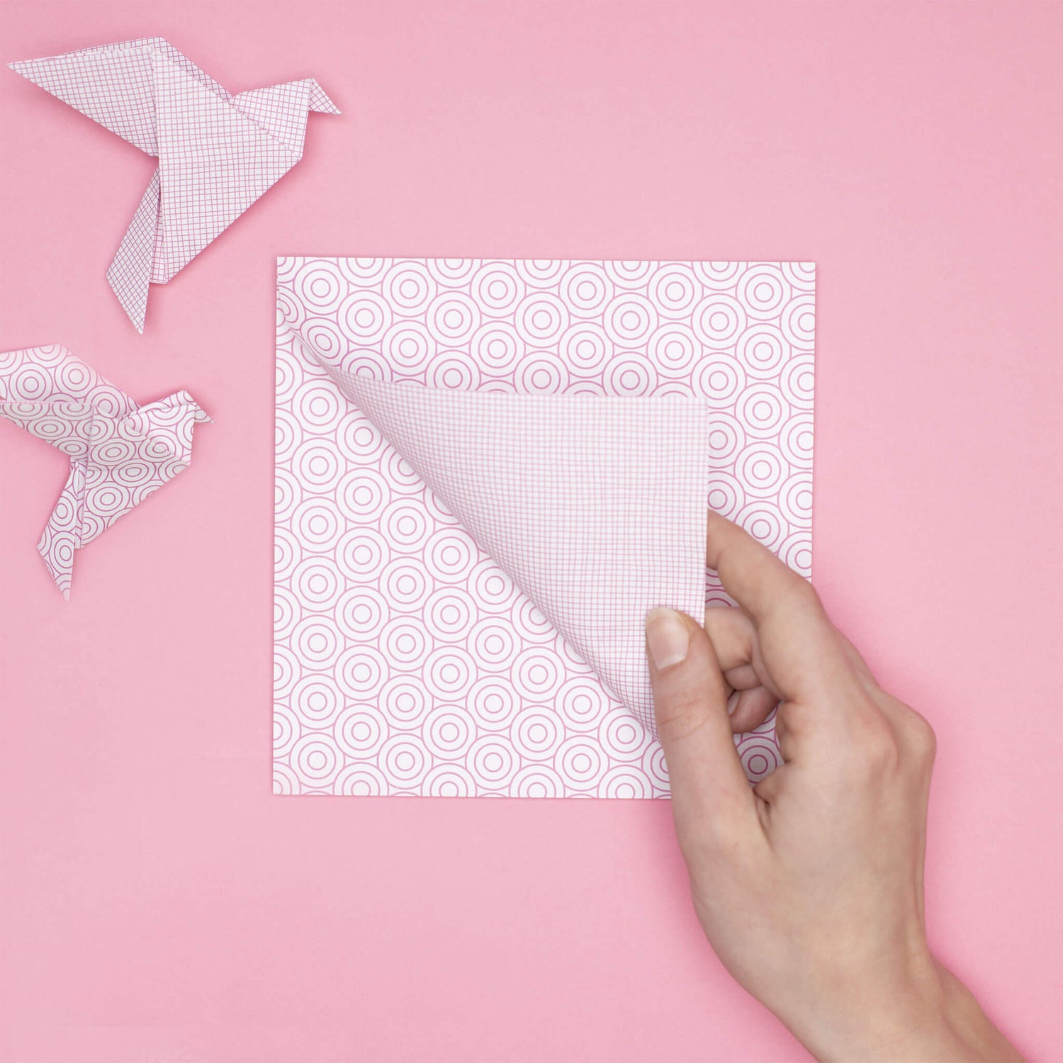 Origami Papier rosa &quot;Kreise&quot; für kreatives Basteln - 25 Blatt doppelseitiges Faltpapier mit weiß rosa Kreis- und Netzmuster aus 15x15cm Recyclingpapier-OR-CIR2102-PI | My Pretty Circus