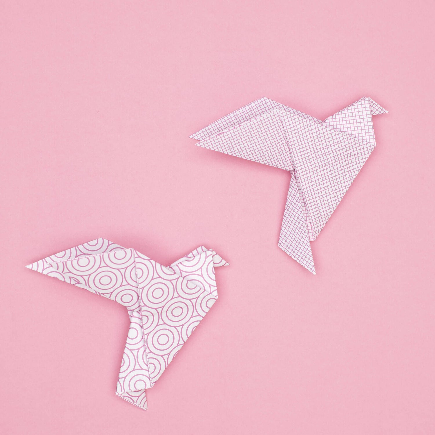 Origami Papier rosa &quot;Kreise&quot; für kreatives Basteln - 25 Blatt doppelseitiges Faltpapier mit weiß rosa Kreis- und Netzmuster aus 15x15cm Recyclingpapier-OR-CIR2102-PI | My Pretty Circus