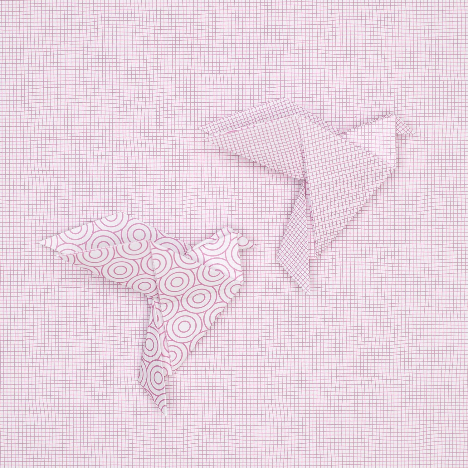 Origami Papier rosa &quot;Kreise&quot; für kreatives Basteln - 25 Blatt doppelseitiges Faltpapier mit weiß rosa Kreis- und Netzmuster aus 15x15cm Recyclingpapier-OR-CIR2102-PI | My Pretty Circus