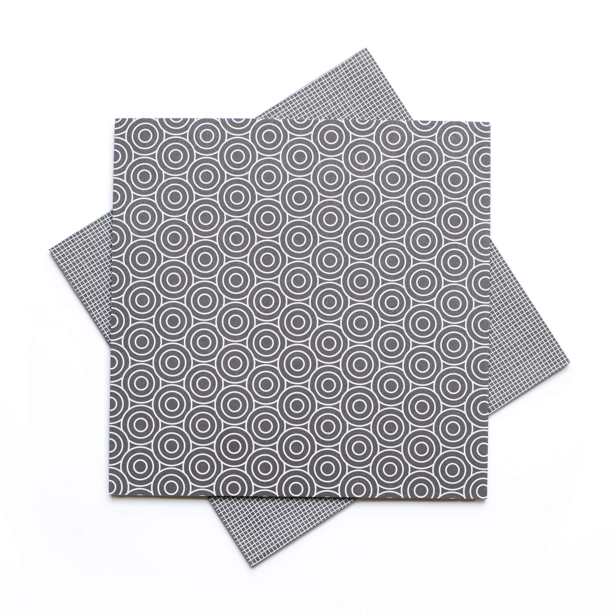 Origami Papier schwarze &quot;Kreise&quot; für kreatives Basteln - 25 Blatt doppelseitiges Faltpapier mit schwarz weißem Kreis- und Netzmuster aus 15x15cm Recyclingpapier-OR-CIR2208-BL | My Pretty Circus