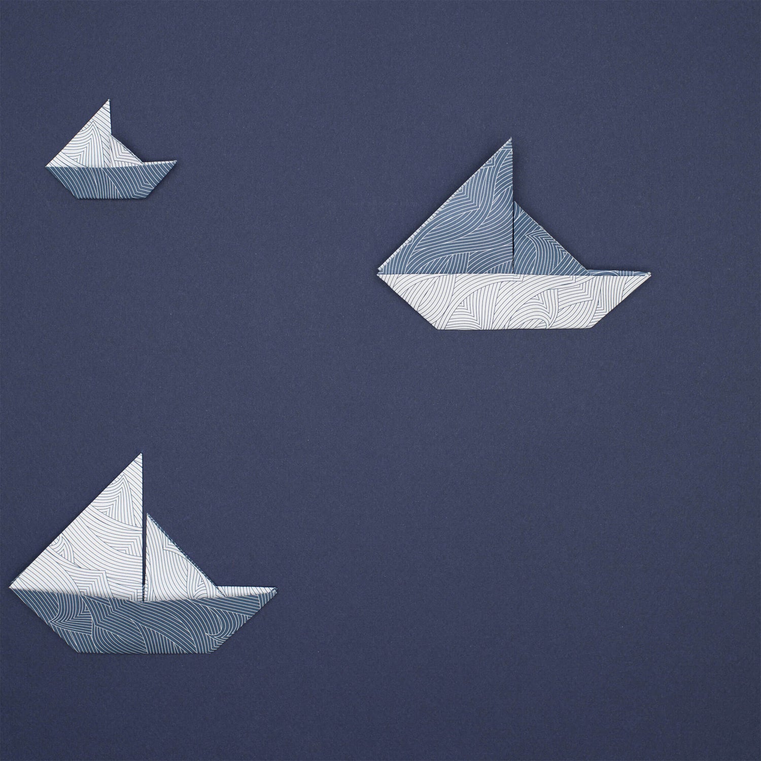 Origami Papier &quot;Wellen&quot; für kreatives Basteln - 25 Blatt doppelseitiges Faltpapier mit blau weiße Wellen aus 15x15cm Recyclingpapier-OR-WAV2207-WH | My Pretty Circus