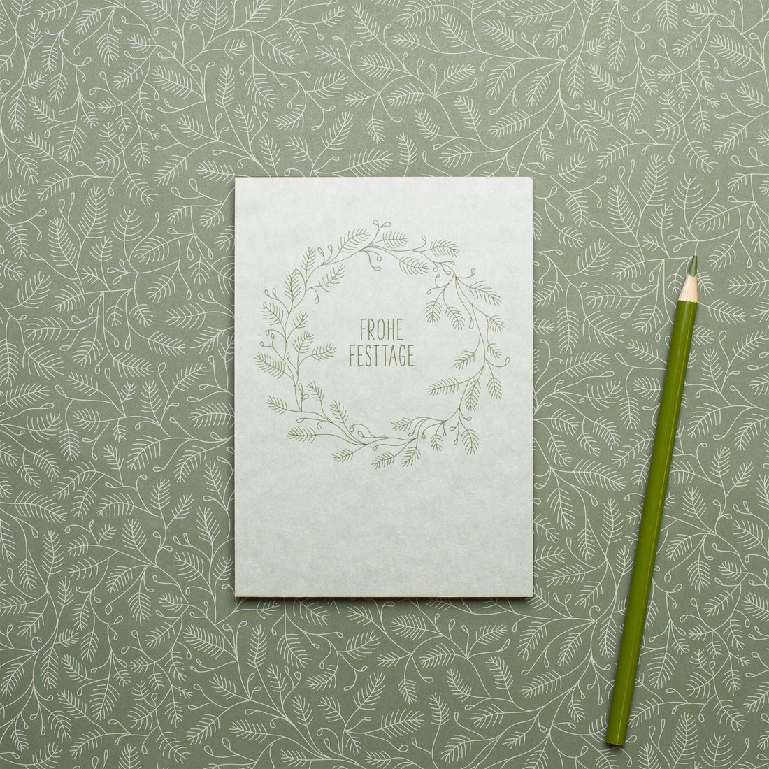 Postkarte &quot;Frohe Festtage&quot; -  stabile Karte aus Holzschliffpappe mit Weihnachtskranz in mint von My Pretty Circus | PC-BRA2202-MI
