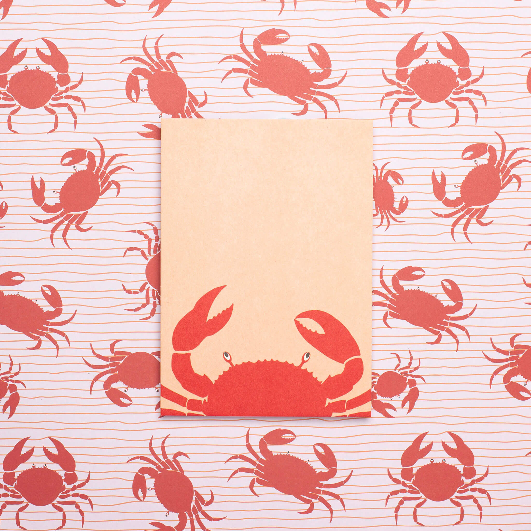Postkarte &quot;Krabbe&quot; - stabile Karte aus Holzschliffpappe mit Krebs in korallrot von My Pretty Circus | PC-CRA2011-RE