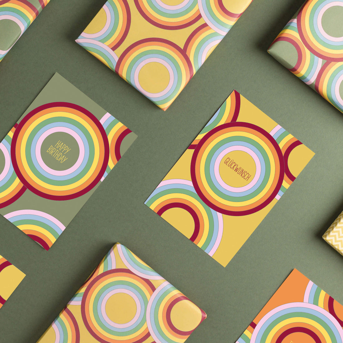 Postkarte Regenbogen &quot;Glückwunsch&quot; in senfgelb aus 100% Recyclingpapier von My Pretty Circus | PC-RAI1903-MU