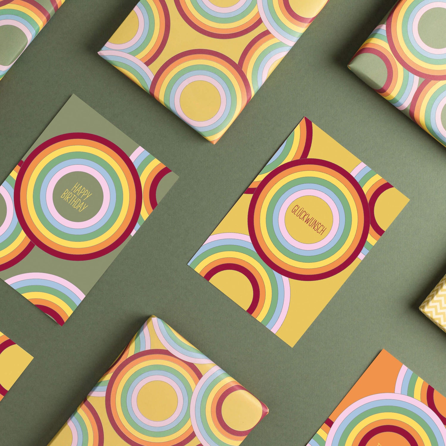 Postkarte Regenbogen &quot;Glückwunsch&quot; in senfgelb aus 100% Recyclingpapier von My Pretty Circus | PC-RAI1903-MU