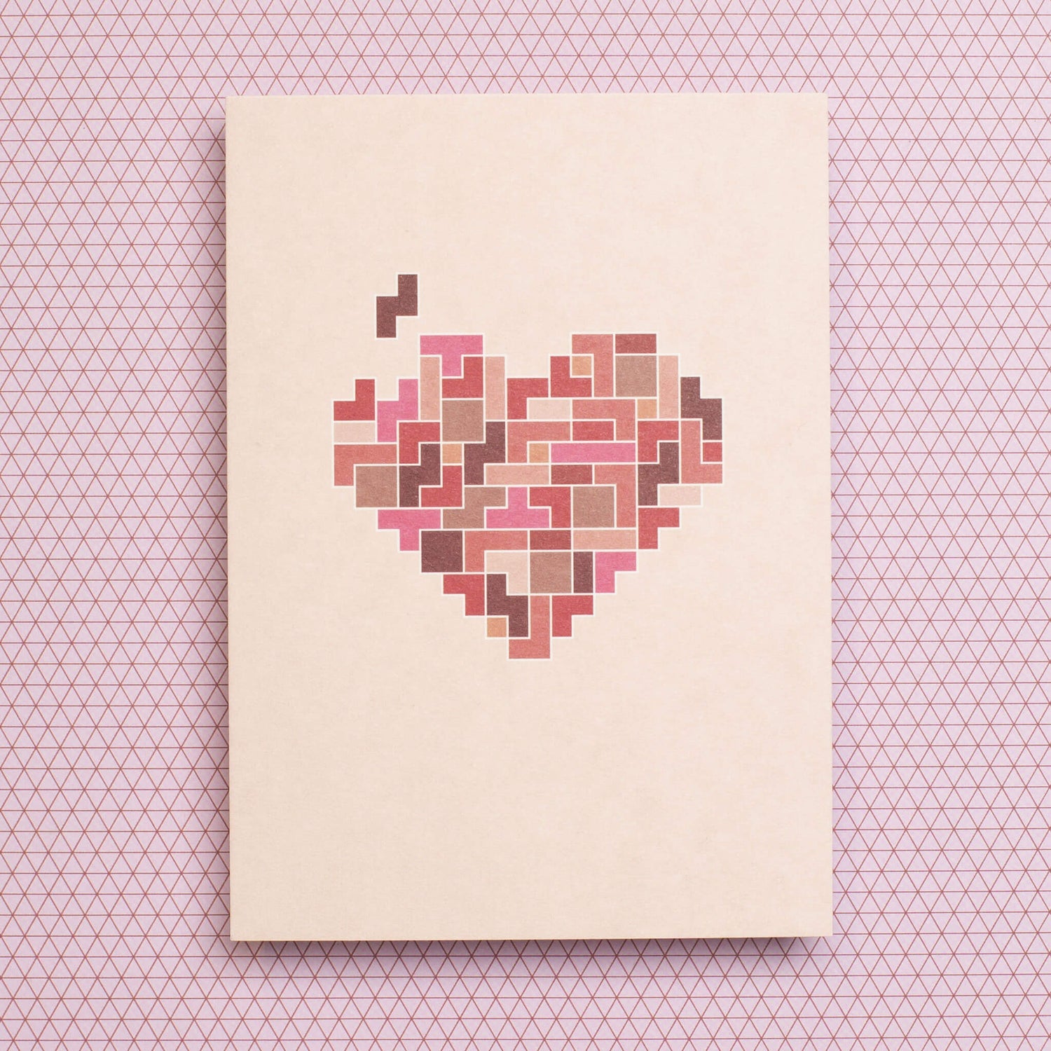 Postkarte Herz Puzzle – stabile Karte aus Holzschliffpappe in rosa und rot von My Pretty Circus | PC-TET2201-RE