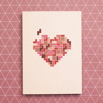 Postkarte Herz Puzzle – stabile Karte aus Holzschliffpappe in rosa und rot von My Pretty Circus | PC-TET2201-RE